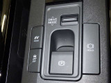 【横滑り防止機能】 車両走行安定補助システム搭載  車が横滑りしそうになった際に、横滑りを防ぐ安全装備が付いています。