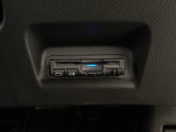 ハンドルの右下にETCがついています。高速道路の料金所の通過も楽々です!。 カードの取り出しもしやすい場所についています。