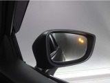 オレンジの点滅で後ろからきている車など、教えてくれます♪