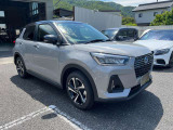 ダイハツのコンパクトSUV「ロッキー」に、「e-SMART HYBRID」と呼ばれるシリーズ式ハイブリッド搭載車が登場。 姉妹車である「トヨタ・ライズ」にも、同パワーユニット搭載モデルが設定されている。