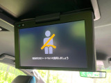 【フリップダウンモニター】大画面モニターで後席でもエンタメをお楽しみいただけます。小さなお子様にも大人気の装備です♪