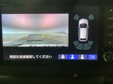 【バックカメラ】運転が苦手な方も車庫入れラクラクです!ギアをリバースに入れれば自動的に切り換わりますので、面倒な操作は不要です♪狭い駐車場もお車を傷つけず安心ですね!