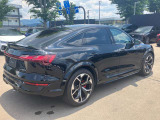 【GLIONグループ GSQUARE】の車輌をご覧頂き、誠にありがとうございます。お客様にピッタリなお車を弊社スタッフがご案内させて頂きます。