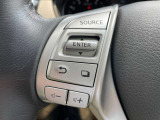ハンドルから手を離さずにオーディオの操作ができるステアリングスイッチ付