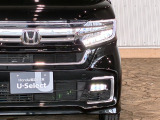 LEDヘッドライトで夜間の視認性も高く、シャープな輝き、先進の安心感。安全とスタイルの調和を生み出します。