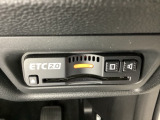 ハンドルの右下にETC2.0がついています。高速道路の料金所の通過も楽々です!。 カードの取り出しもしやすい場所についています。