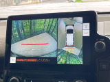 【パノラミックビューモニター】専用のカメラにより、上から見下ろしたような視点で360度クルマの周囲を確認することができます☆死角部分も確認しやすく、狭い場所での切り返しや駐車もスムーズに行えます。