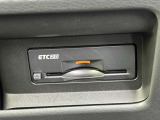 ETCならこんな利点が!!1. キャッシュレスシステムで、現金などを用意する必要無し!2. 料金所をノンストップで通過!3. 料金所付近での発進・停止の繰り返しがなくなり、排気ガスや騒音の発生が削減されます。