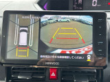 【全方位カメラ】全方位モニターを装備し、車両の周囲を上空から見下ろすように映像で確認可能。駐車や狭い道での操作をサポートし、安全性を高めます。