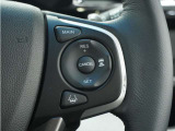 ◆アダプティブクルーズコントロール◆予め設定した車速内でクルマが自動的に加減速。前走車との適切な車間距離を維持しながら追従走行します。【LKAS】車線維持支援システムでステアリング操作を支援。