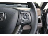 Hondaセンシングの機能のひとつ、アダプティブクルーズコントロール付!アクセルから足を離しても設定したスピードと前車との車間を保ち走行してくれます!車線維持もアシスト☆高速道路で疲労軽減ですね☆