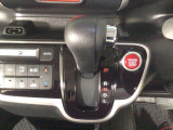 オートマチックシフトレバーは、手になじみ操作しやすい形状で安全運転にもつながります♪