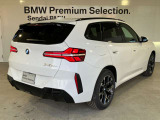 BMW xDriveの魅力は、走行状況と路面状況の変化をリアルタイムに把握し、4輪のトラクションを絶えず最大限に保つことで、どんなコンディションにおいても揺るぎない走りを実現させてくれます。