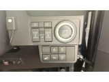 運転席からもスライドドアの操作が出来ます。