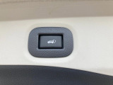 【パワーバックドア】スマートキーや運転席のボタンを押すだけでリアゲートが自動で開閉します!荷物を持っている時や、高い位置にあるバックドアを閉める際に便利な機能です♪