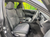 運転席シート廻りは使用感も少なく、良好な状態となっています。前オーナー様が丁寧に使っていたことがよくわかりますね。