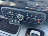 【オートエアコン】車内温度を感知して自動で温度調整をしてくれるのでいつでも快適な車内空間を創り上げます。