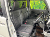 運転席シート廻りは使用感も少なく、良好な状態となっています。前オーナー様が丁寧に使っていたことがよくわかりますね。