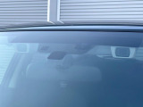 【アイサイトVer3】前方の車両等を検知し、衝突しそうな時は警報で注意を促し、ブレーキを踏む力をサポート。ブレーキを踏めなかった場合は衝突被害軽減ブレーキが作動、衝突回避をサポートします。
