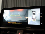 パノラミックビューモニター。車両を上から見たような映像を表示。運転席から目視しにくい車両周囲の状況をリアルタイムで確認できます。