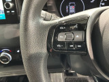 ステアリングにオーディオ操作スイッチが付いています。オーディオ画面に直接タッチしなくても操作が出来ますので、運転に集中できます。