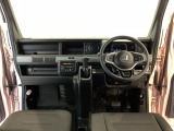 【前方視界】開放的な前方視界!運転がしやすく疲れにくいです♪窓が大きく、見通しがとっても良いおクルマですよ♪