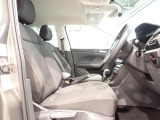 楽な姿勢で座ることが出来るので長時間の運転でも疲れにくいですし体もぶれにくいですよ。