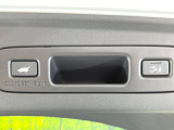 【パワーバックドア】スマートキーや運転席のボタンを押すだけでリアゲートが自動で開閉します!荷物を持っている時や、高い位置にあるバックドアを閉める際に便利な機能です♪