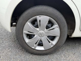 純正ホイールカバー付きです。タイヤサイズ 165/70R14