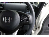 Hondaセンシングの機能のひとつ、アダプティブクルーズコントロール付!アクセルから足を離しても設定したスピードと前車との車間を保ち走行してくれます!車線維持もアシスト☆高速道路で疲労軽減ですね☆