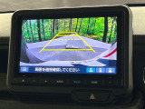 【バックカメラ】駐車時に後方がリアルタイム映像で確認できます。大型商業施設や立体駐車場での駐車時や、夜間のバック時に大活躍!運転スキルに関わらず、今や必須となった装備のひとつです!