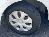 純正のホイールカバーです。タイヤの溝も残っています。