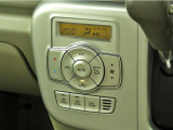 オートエアコンを装備しておりますので、四季を通じて車内を快適な温度に保つことが出来ます!高級感が有りますね!