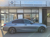 【BMWの伝統-3】BMWのお車は、&ldquo;駆け抜ける歓び&rdquo;を体現しております。走行の安定性とコーナリングの良さを追求し、思い通りにハンドルの操作可能です。
