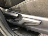 高めのヒップポイントで、ゆったりしたシートです。足腰に負担の掛かる乗り降りが、乗用車タイプに比べ楽になりますよ。