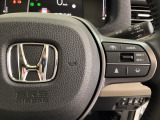 ハンドルにHondaセンシング系のクルーズコントロールやレーンキープアシストなどのスイッチの操作スイッチが装備されています。ハンドルから手を離さず安全に操作できます。