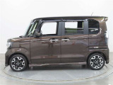 内外装に加えエンジンルームを徹底クリーニングする「まるまるクリーニング」を実施済み!