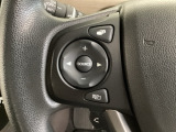 ステアリングスイッチがついていますので、オーディオのチャンネル変更、ボリューム、ジャンル変更が操作可能です。ハンドルから手を離さず安全に操作できます。