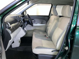 高いホールド性で運転姿勢が安定します。長距離ドライブでも疲れにくいのが魅力です。快適なドライビングライフをお送りください♪
