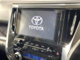 【メーカー純正ナビ】インテリアに溶け込むスタイリッシュな「専用設計」メーカーナビを装備♪視認性や操作性など基本性能にも優れ、より上質なカーライフをお楽しみいただけます。