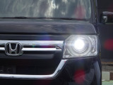 LEDヘッドライト搭載でしっかり明るく照らしてくれるので、夜間走行や不慣れな道でも安心です。