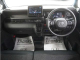 運転にかかわる様々な操作を安全に行えるように視点移動が少なく、操作性に配慮されたスイッチ類が凝縮されたコクピットです。