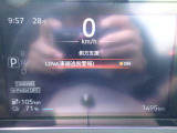 LDW(車線逸脱警報)が装備されておりドライバーが意図せずに白線を跨ぐと警告音で注意を促してくれます♪