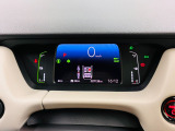メータは先進的なデジタルメーターを採用!ゆっくりと数字が動くのでとても見やすく表示されます!平均燃費なども表示、エコな運転の手助けをしてくれます!