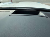 カラーヘッドアップディスプレイ(フロントガラスに運転に必要な情報が映し出されます)