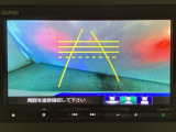 バックでの車庫入れも安心です!リアカメラが付いているバックモニター付のナビを装備しております。操作線もついており距離感も画面から確認できます。