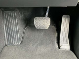 マツダの考える「安全」の第一歩は、正しいドライビングポジションでの運転です。オルガン式アクセルペダルを初め、理想的な姿勢が取れるペダルレイアウトで、安全運転をサポートしてくれます。