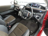 シンプルで使いやすいデザインの運転席です。