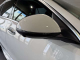 メルセデスの認定中古車「サーティファイドカー」には、最大100項目にも及ぶ点検・整備項目が設定されています>