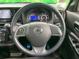 【純正革巻きステアリング】上質な革を使用することで、手にしっかり馴染みとても運転しやすいハンドルです♪